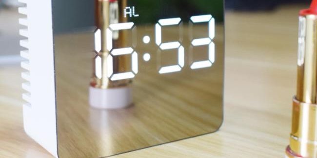 Multifunctional creative alarm clock (3)