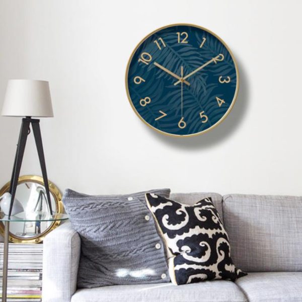 Simple wall clock in bedroom (3)