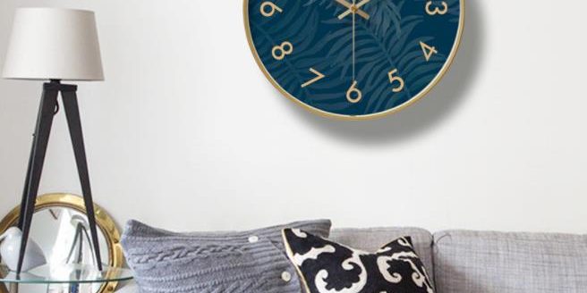 Simple wall clock in bedroom (3)